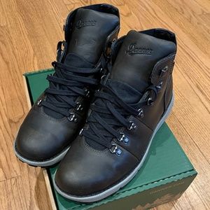 Mens Danner Boots - Vertigo 917  size 9.5D US Dark Gray
